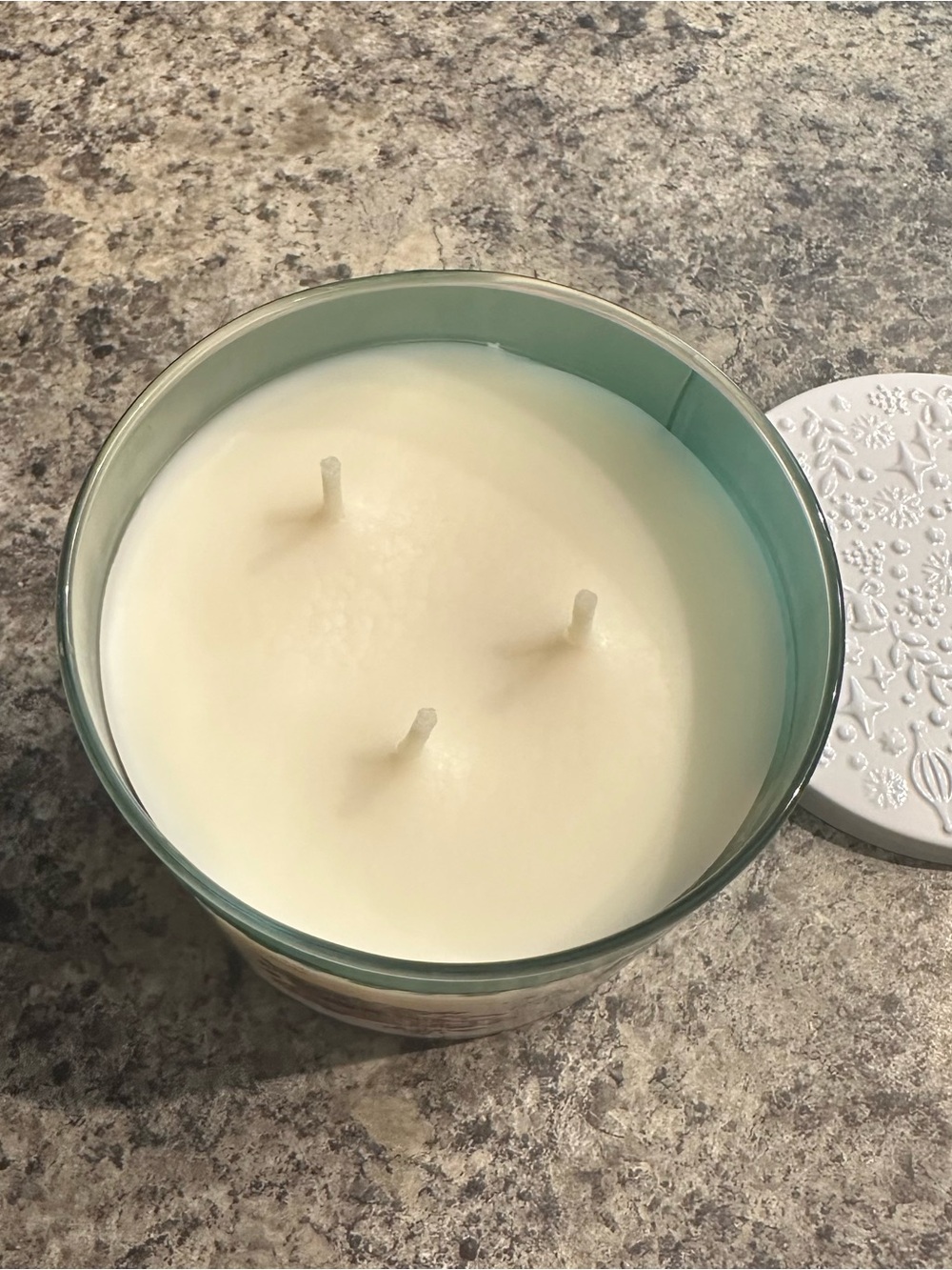 NEW Bath & Body Works Tree Farm 3 Wick Candle 14.5oz Soy Christmas Pine Apple - Picture 4 of 5